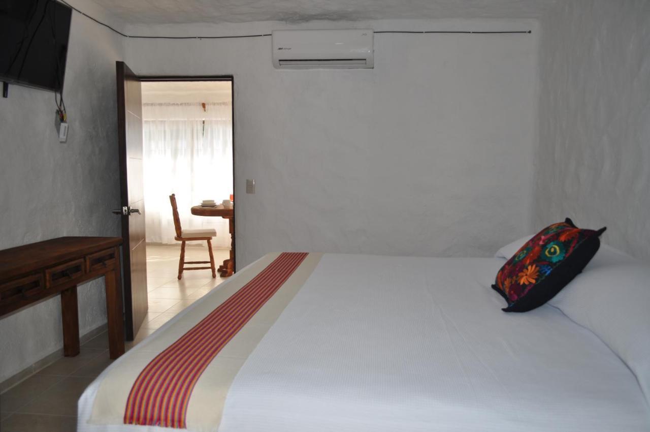 Petit Hotel Pilitas (Adults Only) Puerto Vallarta Dış mekan fotoğraf